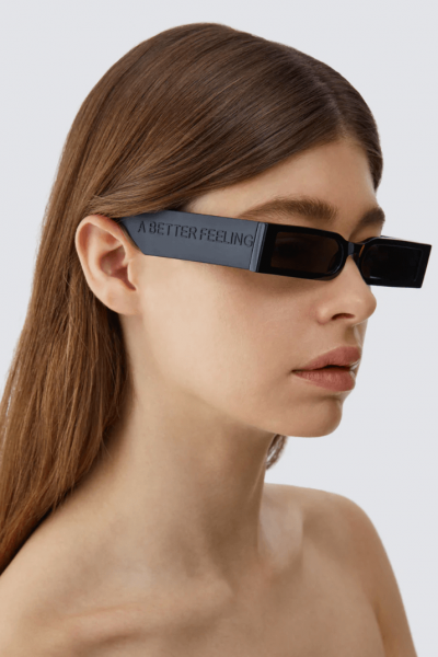 A BETTER FEELING sunglasses on model.